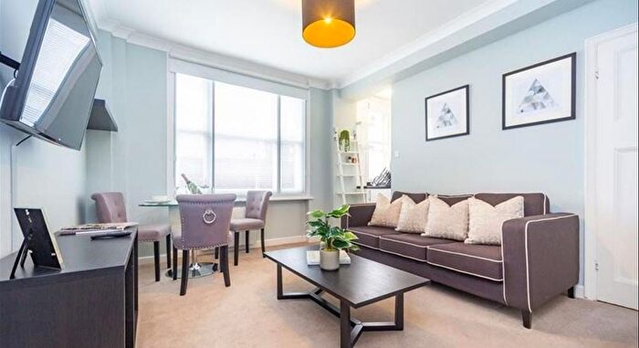 1 Bedroom Flat To Rent In Hill Street, Mayfair, London, W1J