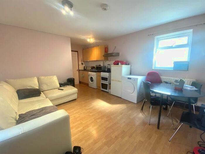 1 Bedroom Flat To Rent In George Street, Caversham, Berkshire, RG4