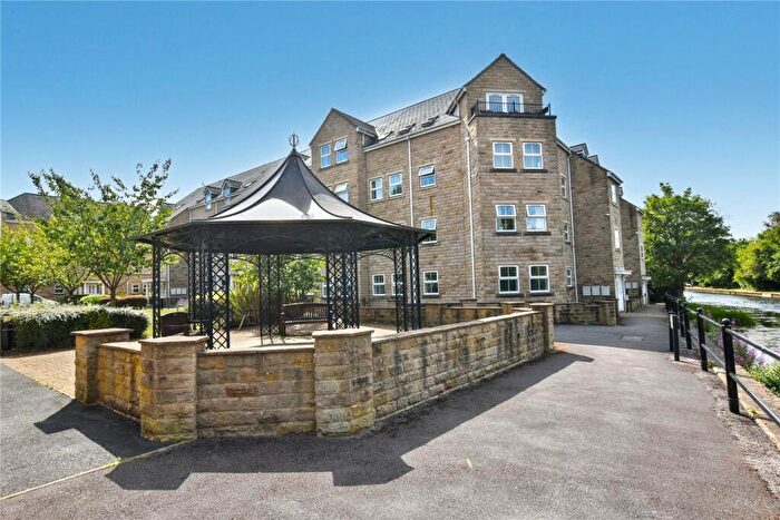 3 Bedroom Apartment For Sale In Waters Walk, Apperley Bridge, Bradford, West Yorkshire, BD10