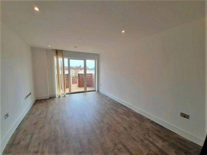 2 Bedroom Flat To Rent In High Street, London, W3