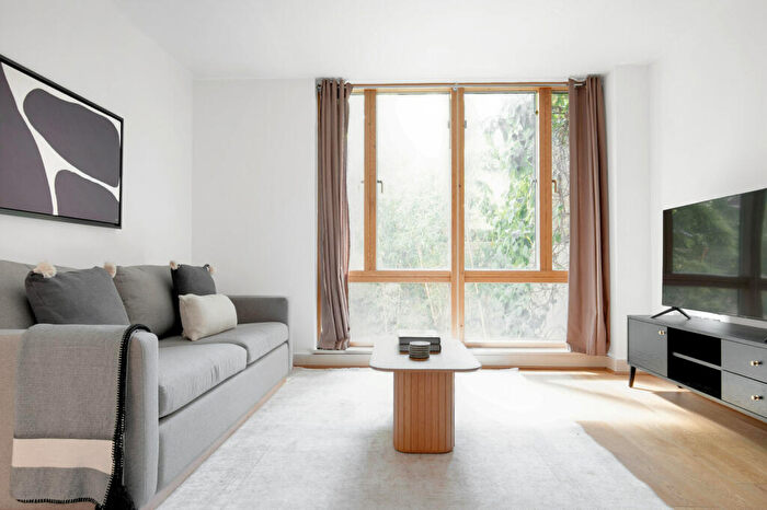 2 Bedroom Apartment To Rent In Drysdale Street, London, , Uk, N1