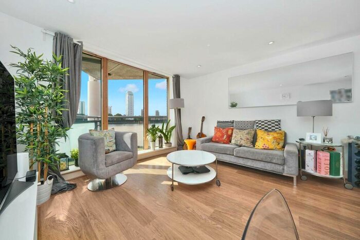 2 Bedroom Flat For Sale In Crews Street, Canary Wharf, E14
