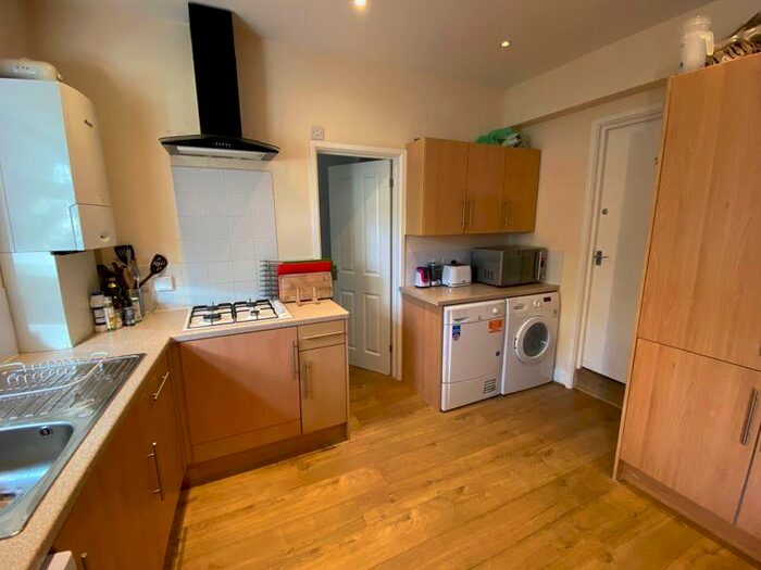 6 Bedroom Detached House To Rent In Double Bedrooms Fully Furnished House - Dorset Street, Bath, BA2