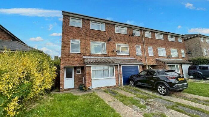 4 Bedroom Property For Sale In St. Andrews Avenue, Colchester, CO4