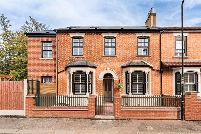 2 Bedroom Flat For Sale In Connaught Road, Walthamstow, E17