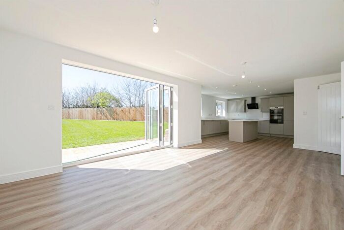 4 Bedroom Detached House For Sale In Spalding Way, Chelmondiston, Ipswich, IP9