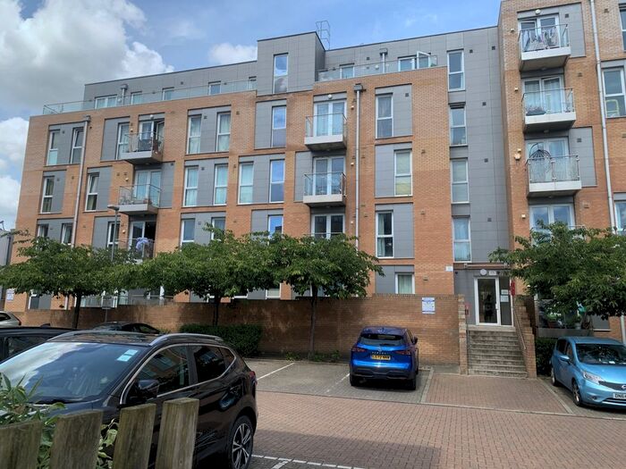 2 Bedroom Flat To Rent In Duke Court, TW3