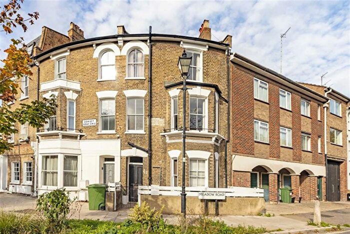 3 Bedroom Flat To Rent In Meadow Road, South Lambeth, SW8