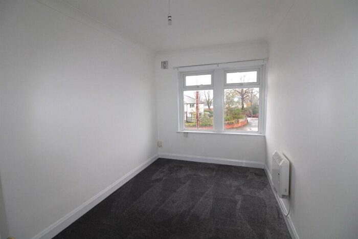 2 Bedroom Apartment To Rent In Broadgate Lane, LS18