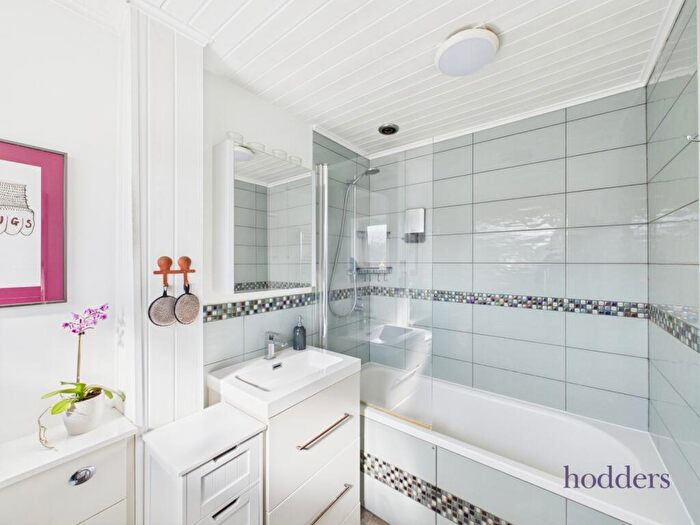 1 Bedroom Maisonette For Sale In Chertsey, Surrey, KT16