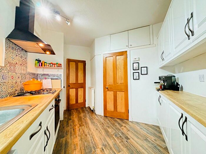 3 Bedroom Flat To Rent In Orchy Street, Cathcart, Glasgow, G44