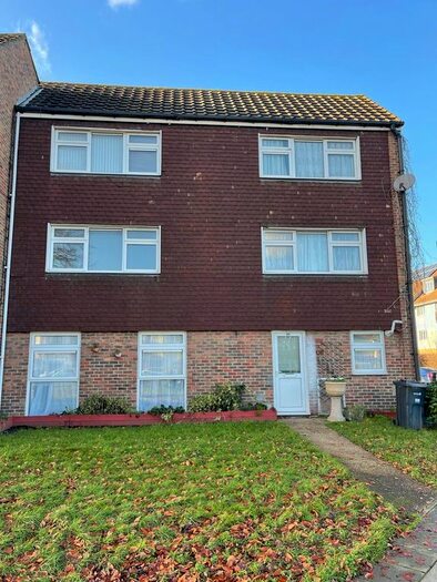 1 Bedroom Flat To Rent In Horns Road, Barkingside, IG6
