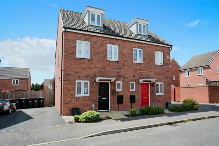 3 Bedroom Semi-Detached House For Sale In Chimney Crescent, Irthlingborough, Wellingborough, NN9