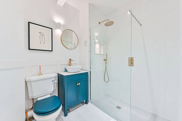 1 Bedroom Flat To Rent In Beethoven Street, West Kilburn, London, W10