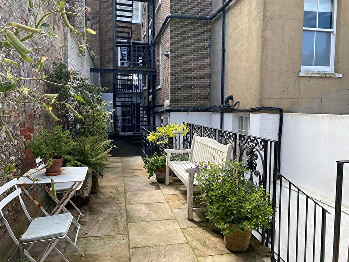1 Bedroom Flat To Rent In Bristol Gardens, Brighton, BN2