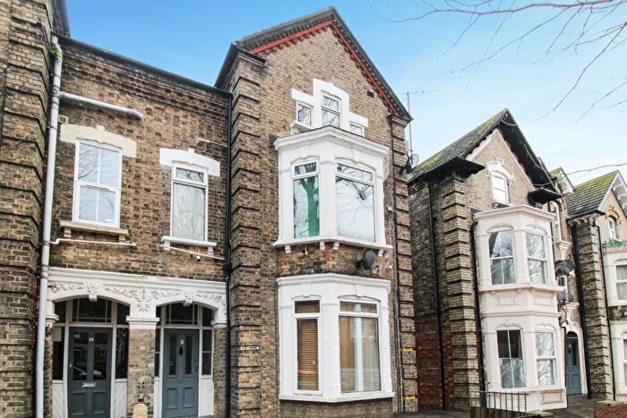 1 Bedroom Apartment To Rent In Warwick Avenue, Bedford, MK40