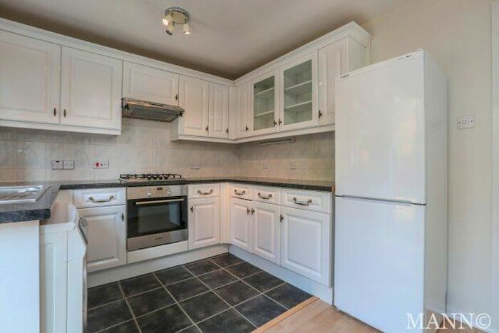 2 Bedroom Property To Rent In Gables Close, London, SE12