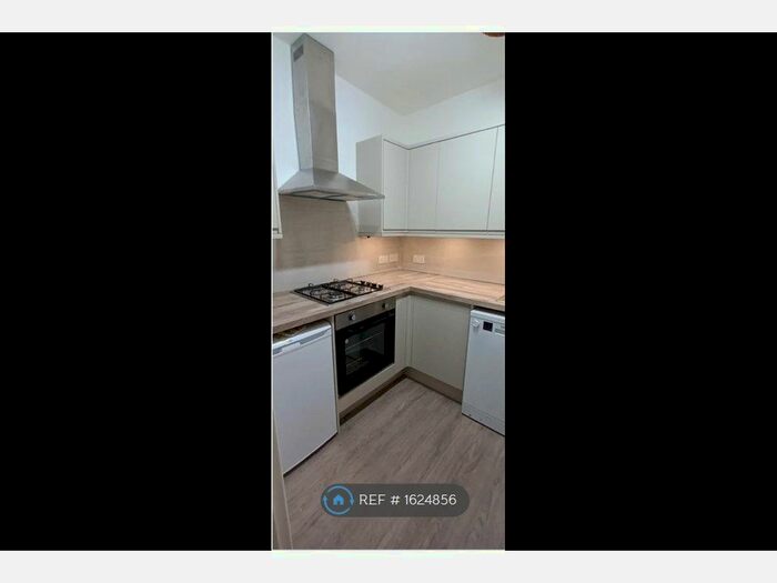 2 Bedroom Flat To Rent In Kingswood Road, London, SW2
