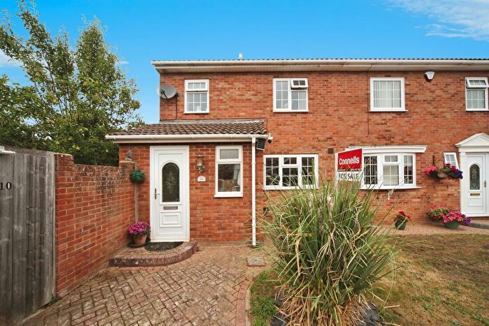 3 Bedroom Semi-Detached House For Sale In Melford Close, Luton, LU2