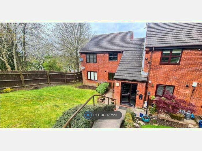 2 Bedroom Flat To Rent In Juniper Rise, West Midlands, B63