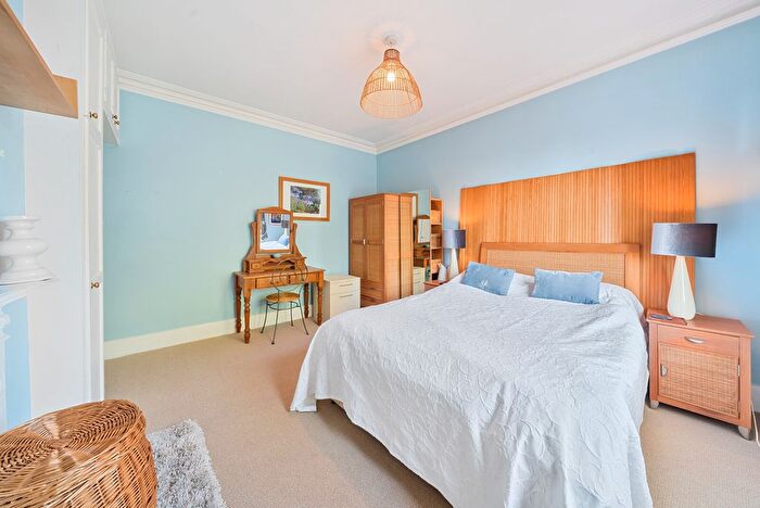 2 Bedroom Flat To Rent In Bridge Road, East Molesey, KT8