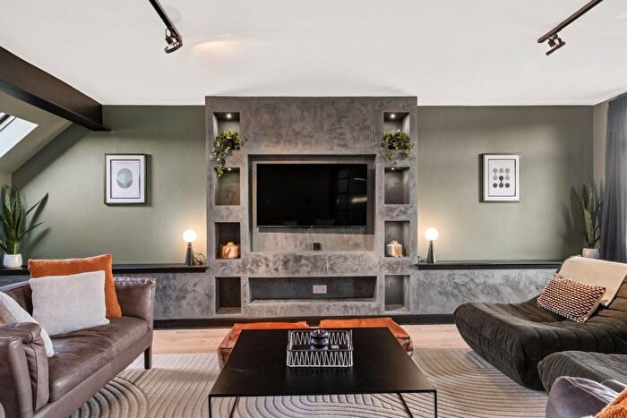 3 Bedroom Flat To Rent In Union Grove, City Centre, Aberdeen, AB10