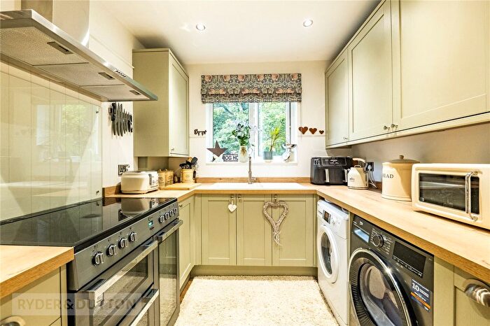2 Bedroom Flat For Sale In Factory Lane, Milnsbridge, Huddersfield, West Yorkshire, HD3