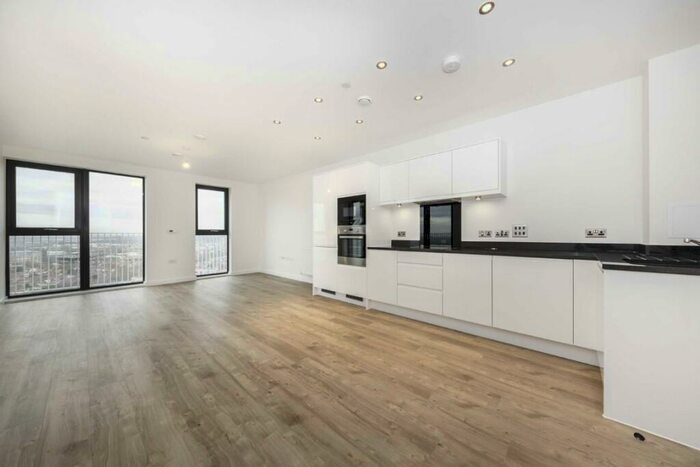 3 Bedroom Flat To Rent In Lakeside Drive, Park Royal, NW10