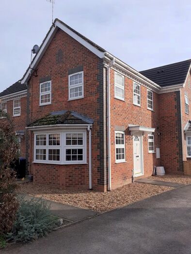 2 Bedroom Mews House To Rent In Avocet Way, Aylesbury HP19