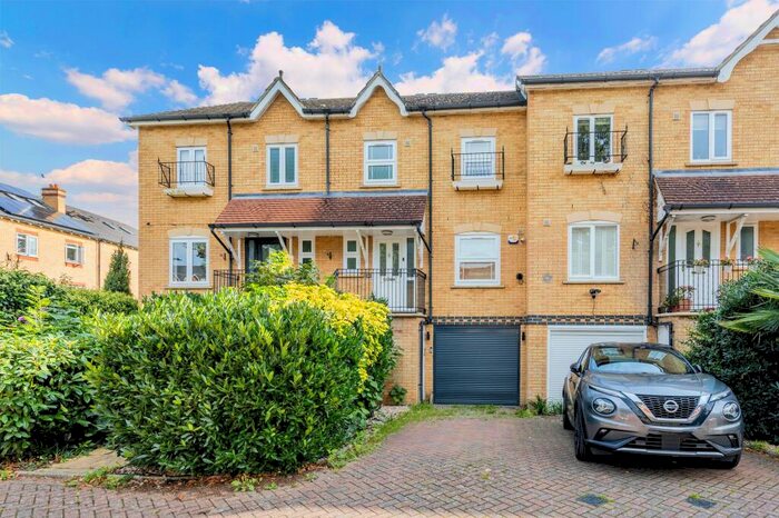 3 Bedroom Town House To Rent In Lynwood Road, Thames Ditton, KT7