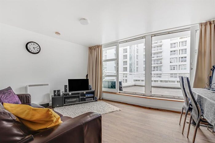 1 Bedroom Flat To Rent In Pierhead Lock, Isle Of Dogs, E14