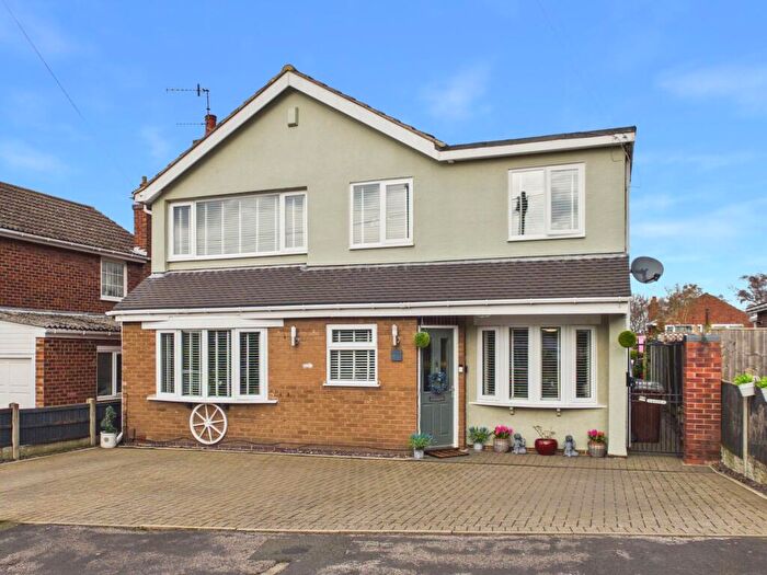 5 Bedroom Detached House For Sale In Bardfield Gardens, Rise Park, Nottingham, NG5