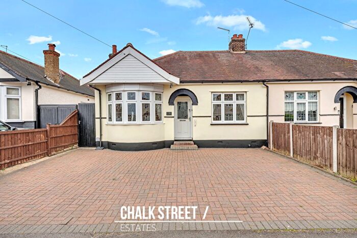 2 Bedroom Semi Detached Bungalow For Sale In Suttons Avenue, Hornchurch, RM12