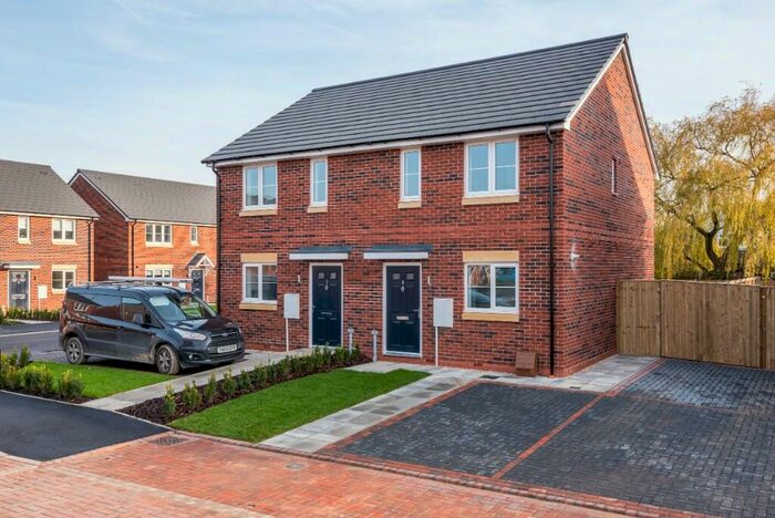 3 Bedroom Semi-Detached House To Rent In Hawthorn Row, DN14