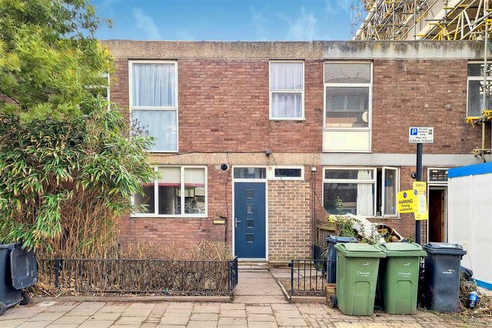 4 Bedroom Property To Rent In Cottage Grove, London, SW9