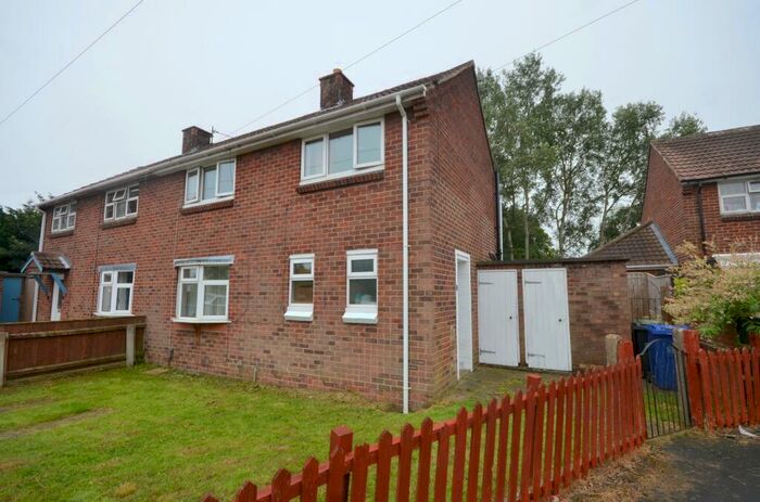 3 Bedroom Semi-Detached House To Rent In Holme Avenue, New Waltham, DN36