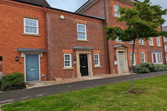 3 Bedroom Terraced House To Rent In Greenkeepers Road, Bedford, MK40