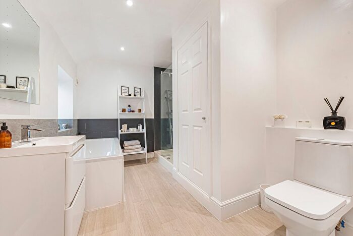 4 Bedroom Detached House For Sale In Clarence Crescent, Sidcup, DA14
