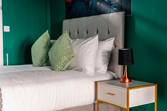 1 Bedroom Flat To Rent In Rosebank Avenue, Wembley, Middlesex, HA0