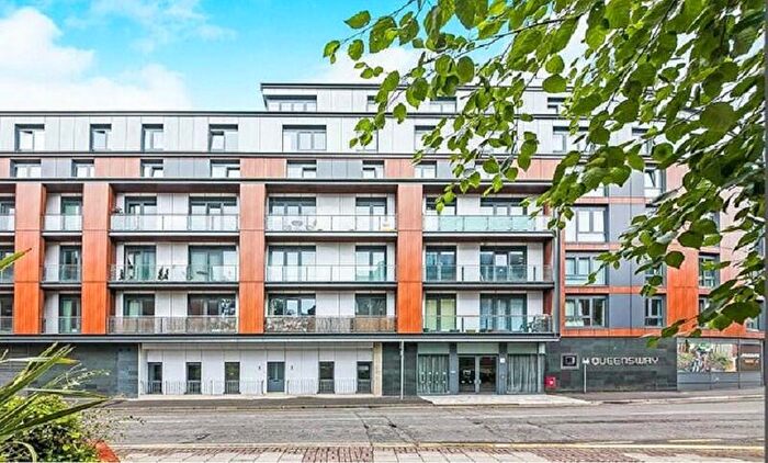 2 Bedroom Flat To Rent In Queensway, Redhill, Surrey., RH1