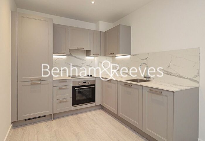 1 Bedroom Flat To Rent In Donovan Way, Harrow, HA1
