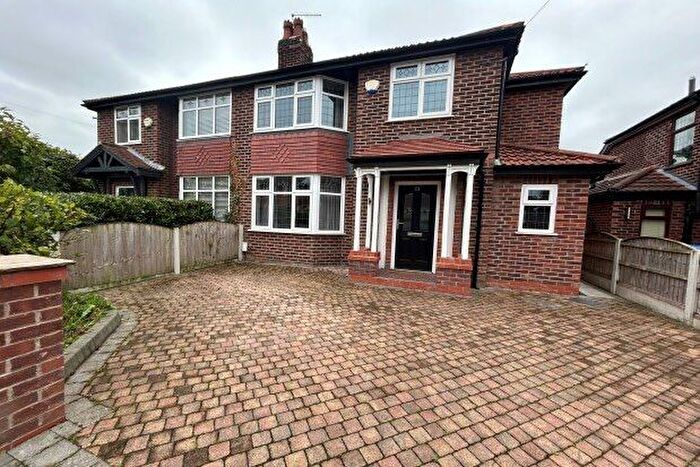 4 Bedroom Semi-Detached House To Rent In Kilvert Drive, Sale, M33