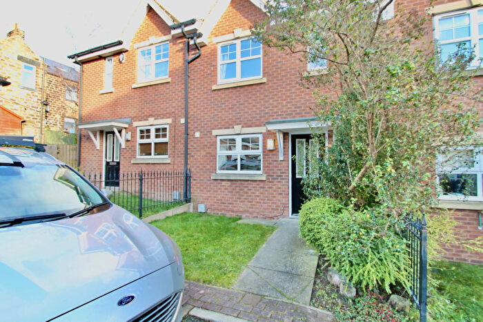 3 Bedroom Town House To Rent In Woolscroft View, Hemingfield, Barnsley, S73