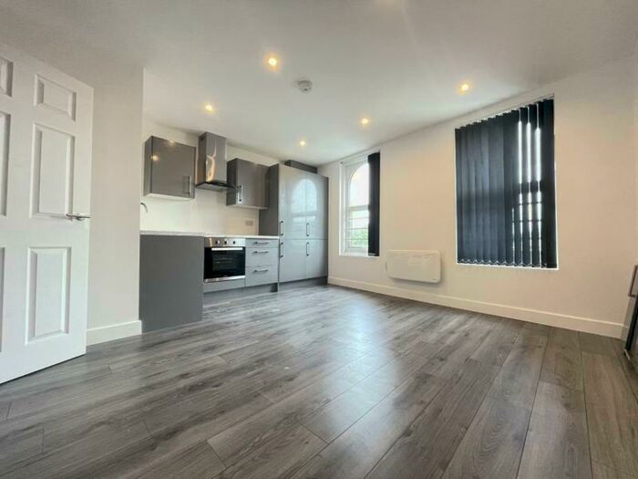 1 Bedroom Flat To Rent In Flat, Gledhow Road, Leeds, LS8