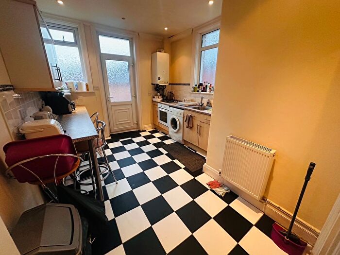 3 Bedroom Flat To Rent In Alma Road, Winton, Bournemouth, BH9