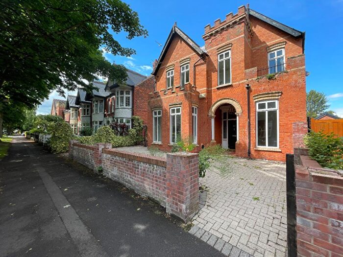 5 Bedroom Detached House For Sale In Park Avenue, Hull, HU5