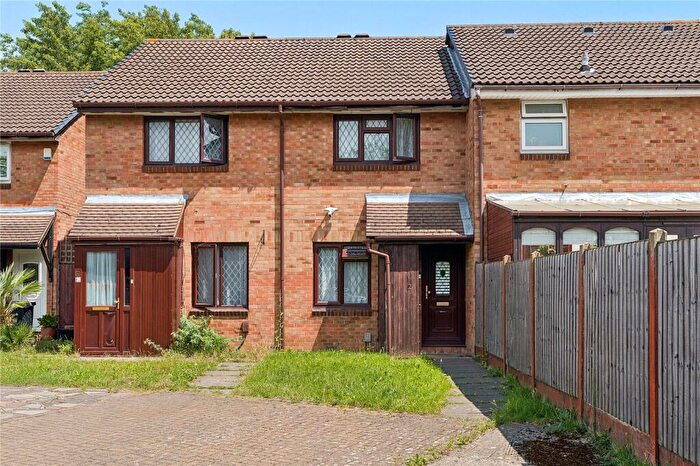 2 Bedroom End Of Terrace House For Sale In Crystal Way, Dagenham, RM8