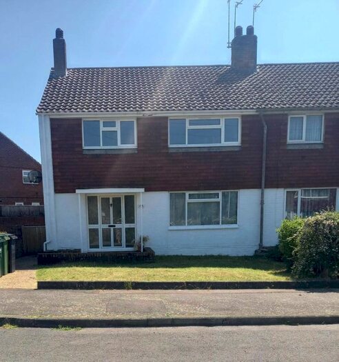 4 Bedroom End Of Terrace House To Rent In Midhurst Road, Hamdpen Park, BN22