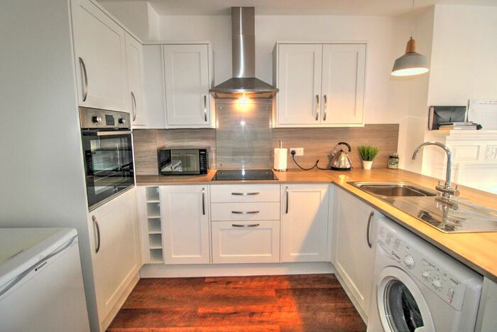 1 Bedroom Apartment To Rent In South Street, South Street, Eastbourne, BN21