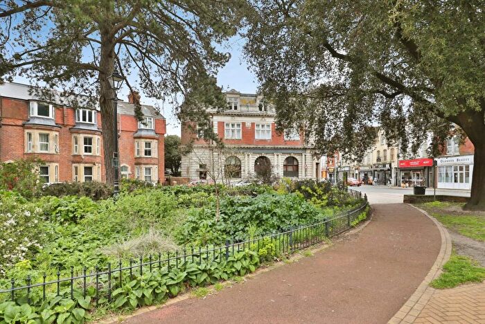 2 Bedroom Maisonette For Sale In Christchurch Road, Bournemouth, Dorset, BH1